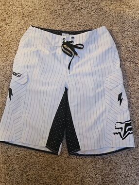 FOX RACING white Pinsteiped Boardshorts w/ Lightning Bolt Graphics - 32